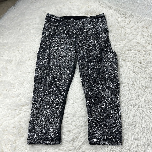 🔥$SALE$🔥 Lululemon Outrun 17" Crop Splatter White Black / Black - Picture 1 of 6